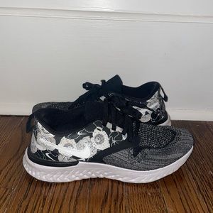 floral Nike running sneakers, women’s size 8